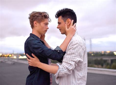 TÊTU Baisers cachés deux lycéens gays sur France 2 pour la 1ère fois