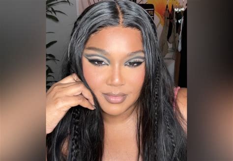 lizzo lawsuit 3 former dancers accuse singer of sexual harassment hostile work environment