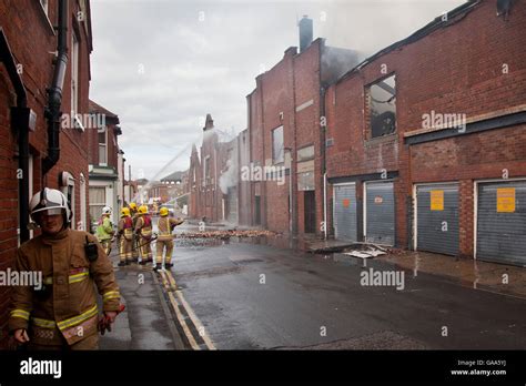 great yarmouth uk 5th aug 2016 fire fighters attending fire at an indoor market and bowling