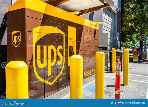 July 30, 2019 Menlo Park / CA / USA - UPS Locker Available 24 Hours for