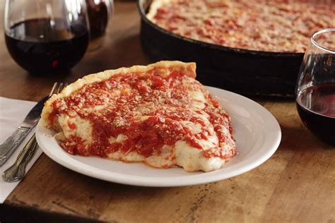 Chicago Deep Dish Pizza Tour Finger Licking Foodie Tours