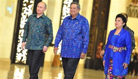 Do Indonesian People Think Foreigners Who Wear Batik Look Funny Quora