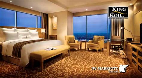Wir konnten uns so ein ganz gutes bild von den betten machen ein mitarbeiter hat uns alle matratzen gezeigt bzw erklärt wie. King Koil Flatscreen Ad-hotels - YouTube