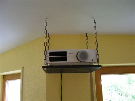 Aber nicht nur der abstand zur leinwand und zur decke, sondern auch die kalibrierung spielt eine extrem wichtige rolle. Beamerhalterung Eigenbau | beamer, beamerhalterung ...