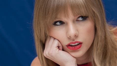 1920x1080 Blue Eyes Singer Taylor Swift Face Blonde Wallpaper 