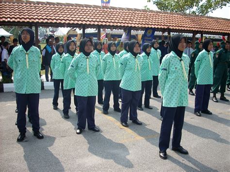 Riang ria anak anak muda menyambut hari lebaran disamping bermaaf maafan. SMK PMTG. TOK LABU,PENAGA: PERISTIWA 2008