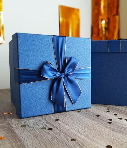 The most common premium mango box material is paper. Premium Cube Gift Box - One Image Balloon Sdn Bhd