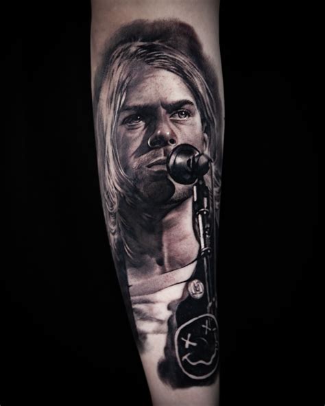 Kurt cobain of nirvana plays at the big day out music festival on january 25, 1992, in sydney, australia. √ Kurt Cobain Tattoos