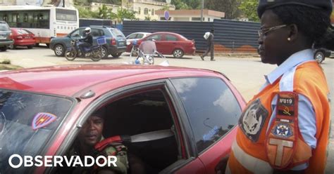 Agentes Da Polícia De Luanda Expulsos Por Coagirem Automobilistas Observador