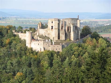 Boskovice (německy boskowitz) jsou město v okrese blansko v jihomoravském kraji, 14 km severně od blanska a 33 km severně od brna na hranicích drahanské vrchoviny. Hrad Boskovice - vstupné, otevírací doba, zajímavosti ...