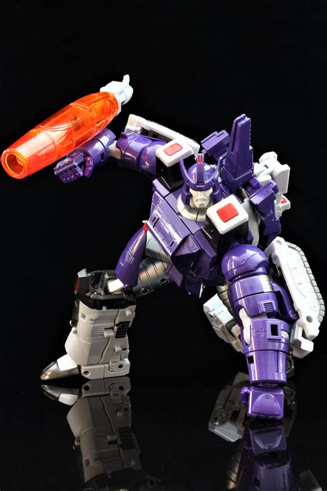 A king or queen 2. FansToys FT-16 Sovereign (Masterpiece Galvatron) | Page ...