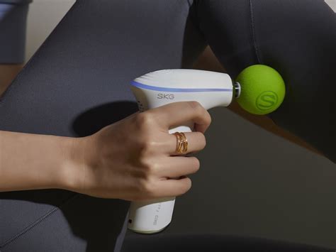 Skg F5 Portable Massage Gun Has Built In Heating That Can Reach Up To 113° F Gadget Flow