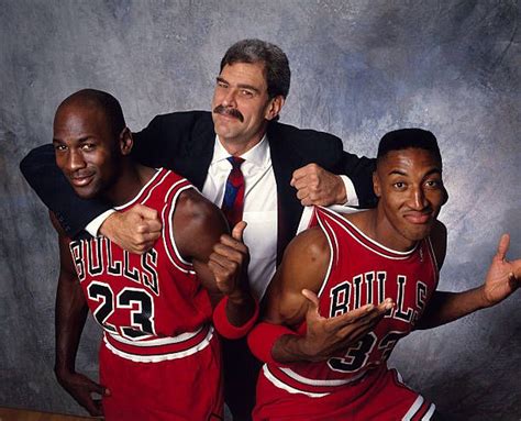 The chicago bulls are historically the third pro basketball team to find a home in the windy city. Pin de Ivan Delacruz em Chicago Bulls em 2020 | Basquete ...