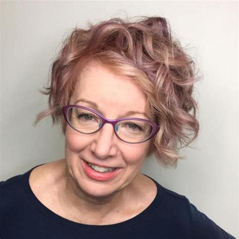 20 Universally Flattering Hairstyles For Women Over 50 With Glasses In 2020 Curly Hair Styles
