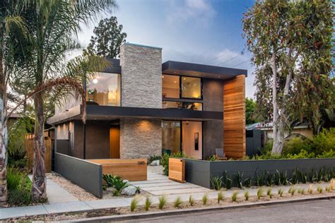 A New Contemporary Home Arrives On This Street In Venice California