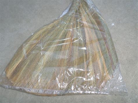 Vietnamese Original Soft Fan Straw Broom With Straw Handle Chổi Lúa
