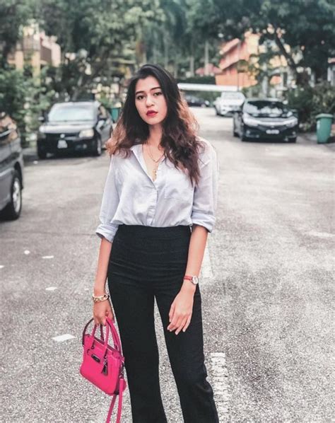 Daftar cerpen cinta ini bisa dimanfaatkan sebagai bacaan ringan namun penuh arti untuk pembaca yang menyukai cerita pendek berbalut romantisme. Biodata Dayang Areeda, Pelakon Drama Semua Salahku | Iluminasi