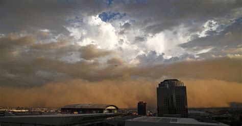 Massive Dust Storm Sweeps Through Phoenix