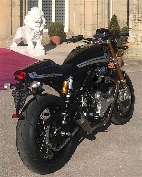 The dual seat option gives the rider and pillion seat as well as a single seat configuration. Norton 961 Commando Street 2019 - Galerie moto - MOTOPLANETE