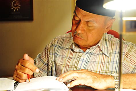 Allahyarham berusia 82 tahun dan keadaan kesihatannya kurang baik sejak. Jins Shamsuddin Meninggal Dunia - MH Online