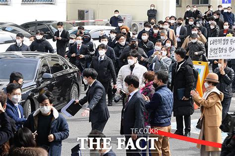 영상 윤석열 대선준비팀 꾸린다…5~10명 소수정예 검토. 정계진출 부인 안한 윤석열 '부패완판' 여론전 - 사회 > 기사 ...