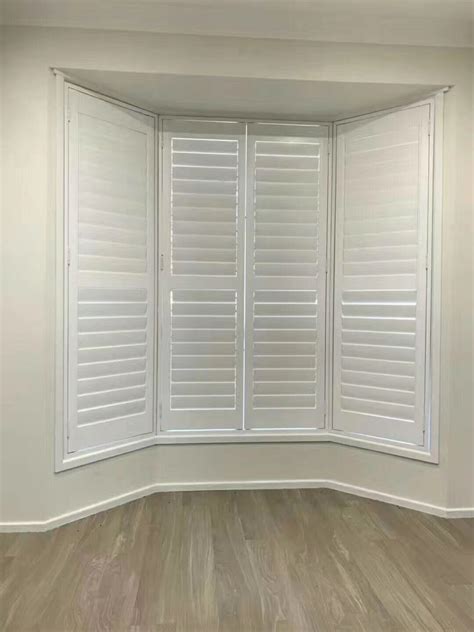 China 2019 Bay Window with High Quality Wooden Plantation Shutters ...