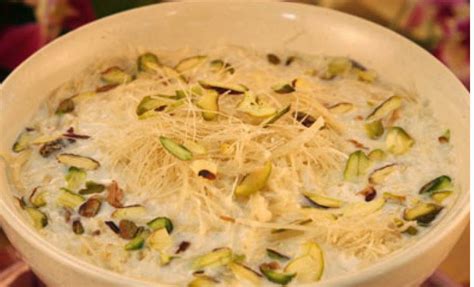 Mix the semolina, the sugar and the butter in a large bowl. Recipe - Lachcha shemai ~ Lifestyle Diaries