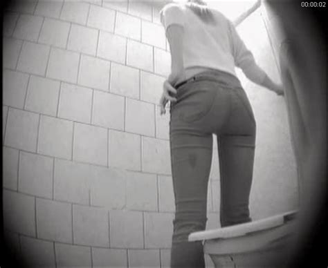 Pissing Voyeur Spy Camera For Peeing Girls Page 10