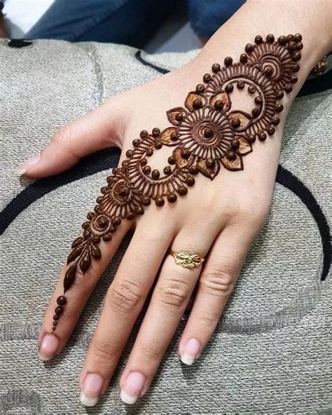 50 Simple Mehndi Design Images To Save This Wedding Season Bridal