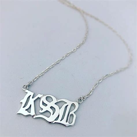 💎got a monogram u want made into a necklace i made this for a very
