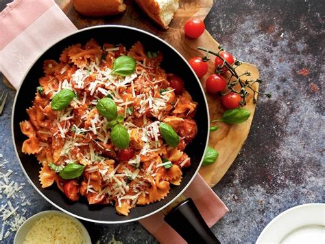 Rustle up something special for supper with diana henry's chicken and chorizo in a rich rioja and red pepper sauce. Chicken and Chorizo Pasta Recipe - Feed Your Sole