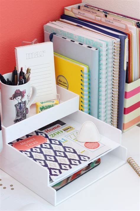 This post is about how you can improve and organize your desk space to increase your productivity on a budget. 4 Desk Organization Ideas And 25 Examples - Shelterness