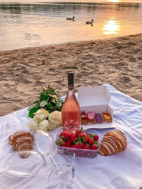 Pin By Luiza Coker On Serenity In 2020 Romantic Picnics Picnic Foods