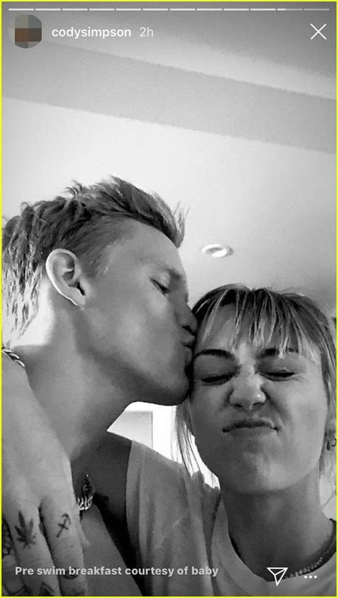 Cody Simpson Gives Miley Cyrus A Good Morning Kiss Photo Cody Simpson Miley Cyrus