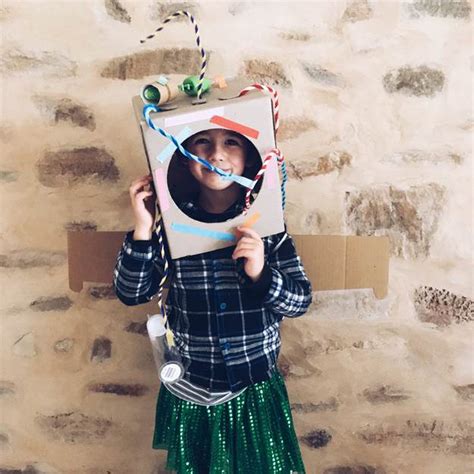 It's fun to get started, but you want to stay safe so that you can enjoy your amazing creation! 24 DIY Space Helmet Projects That You Can Make For Halloween Or Cosplay
