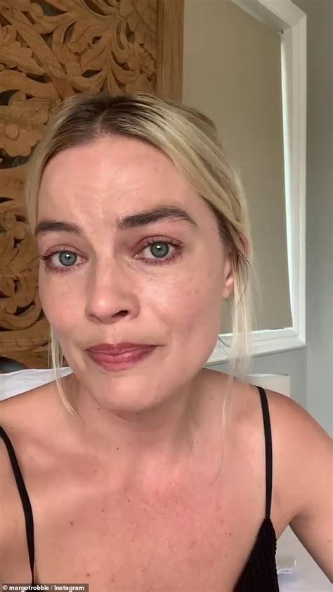 Australian Bushfires Margot Robbie Breaks Down In Tears Asking Fans To Donate