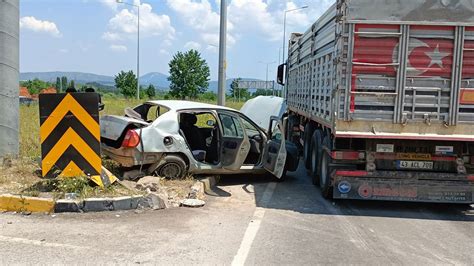 manisa nın soma ilçesinde kamyon ile otomobilin çarpışması sonucu meydana gelen trafik kazasında