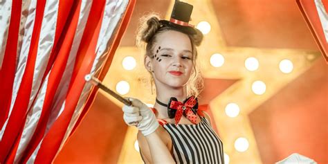 19 Diy Circus Costume Ideas For Halloween Best Circus Halloween Costumes