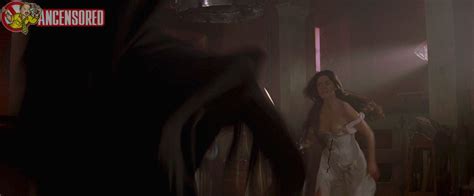 Catherine Zeta Jones Nue Dans The Mask Of Zorro