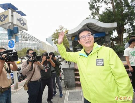 Jun 26, 2021 · 台灣基進新聞部副主任陳子瑜認為，中央流行疫情指揮中心醫療應變組副組長王必勝若南北奔波，已太過勞心勞力，陳其邁不僅曾任行政院副院長. 選前之夜「師父」親站台？ 姚文智：正在喬時間 - 政治 - 自由時報電子報