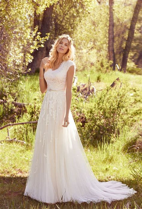 10 Boho Chic Wedding Dresses Youve Got To See Aline Wedding Dress Designer Wedding Dresses