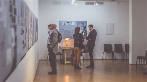 A volt belügyminiszter és felesége is kórházban van. Eltérítések és hazatérések on Behance