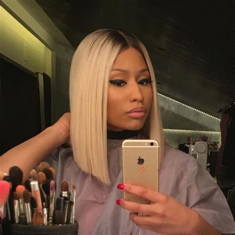 Nicki Minaj Shows Off New Short Platinum Blonde Hairstyle See The Pics