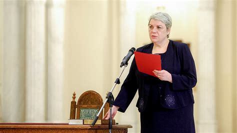 رومانی در انتظار، اولین نخست وزیر زن مسلمان اروپا کیست؟ Euronews
