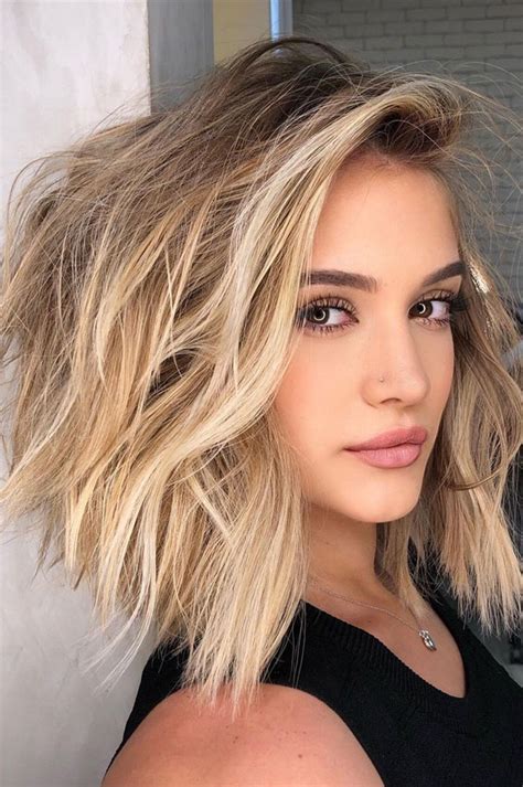 Best Hair Colours To Look Younger Multi Shades Of Blonde Lob Hair Cut