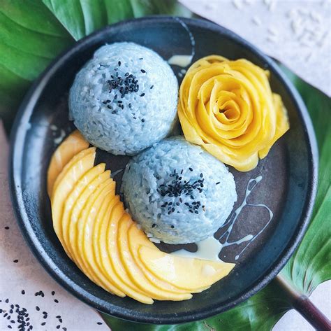 This mango sticky rice recipe requires just a few ingredients. Recipe: Mango Coconut "Sticky" Rice - Nomtastic Foods