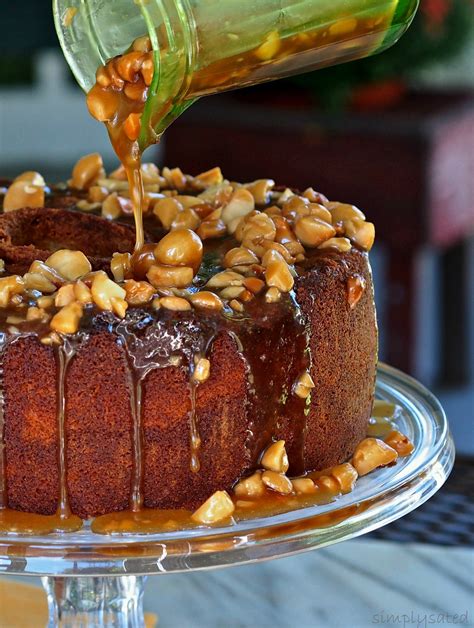 Give your christmas cake a stylish and professional finish this year with this sparkling decoration idea. Caramel Macadamia Pound Cake - Simply Sated