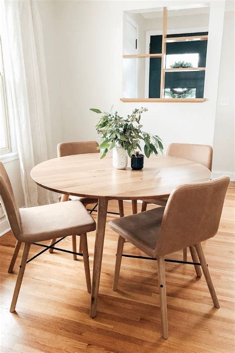 30+ Inspiring Round Small Dining Room Decor Ideas Feel Cozy | Small