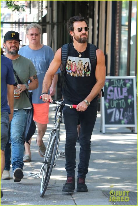 Photo Justin Theroux Steps Out In A Spring Breakers Movie T Shirt 11