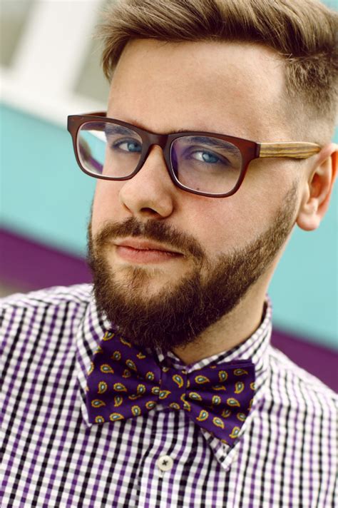 13 Undeniable Reasons For You To Start Dating Guys With Glasses Slism